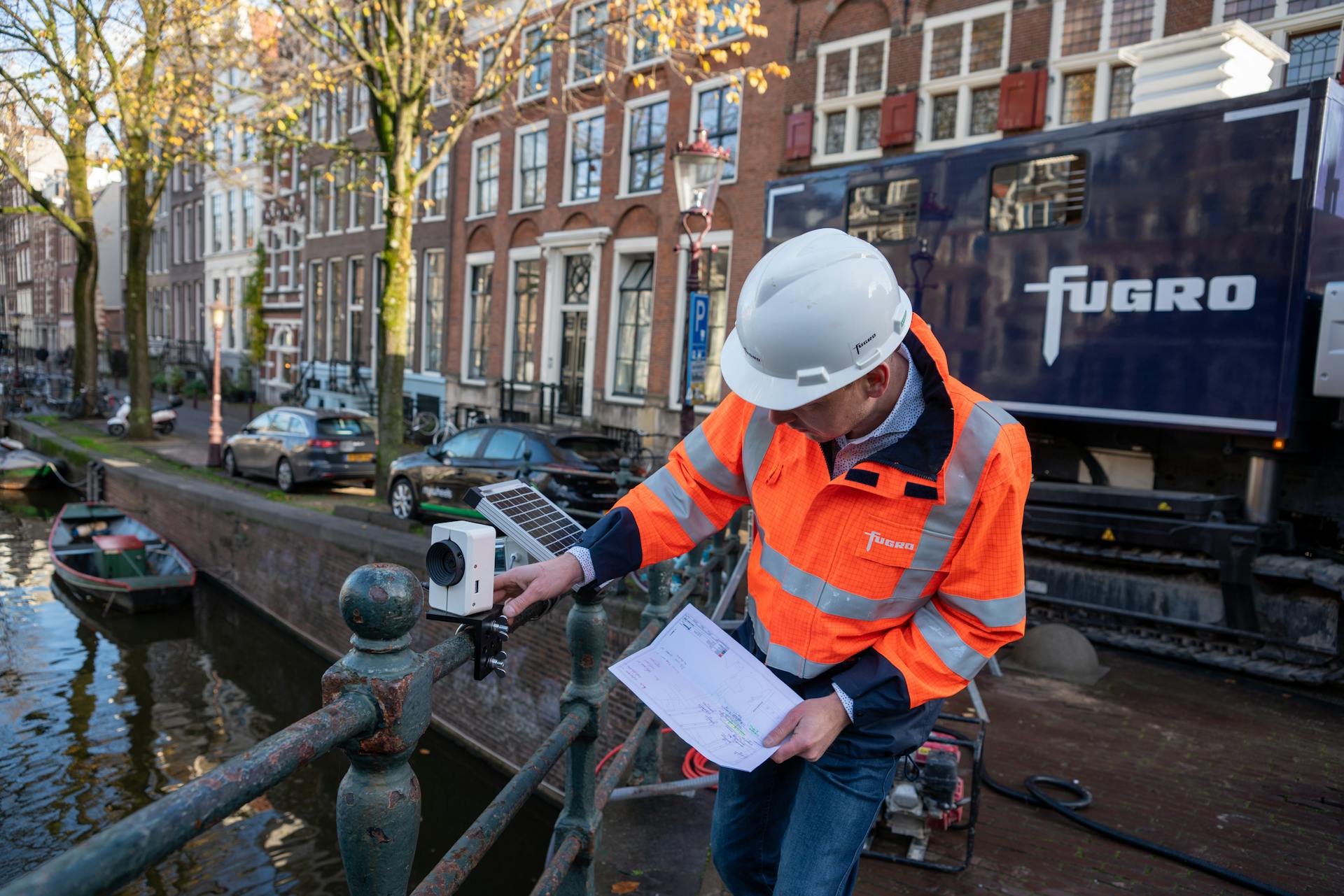 Site investigation (CPT and drilling) and monitoring
Performing CPT, drilling and monitoring of the Grimburgwal canal in Amsterdam
