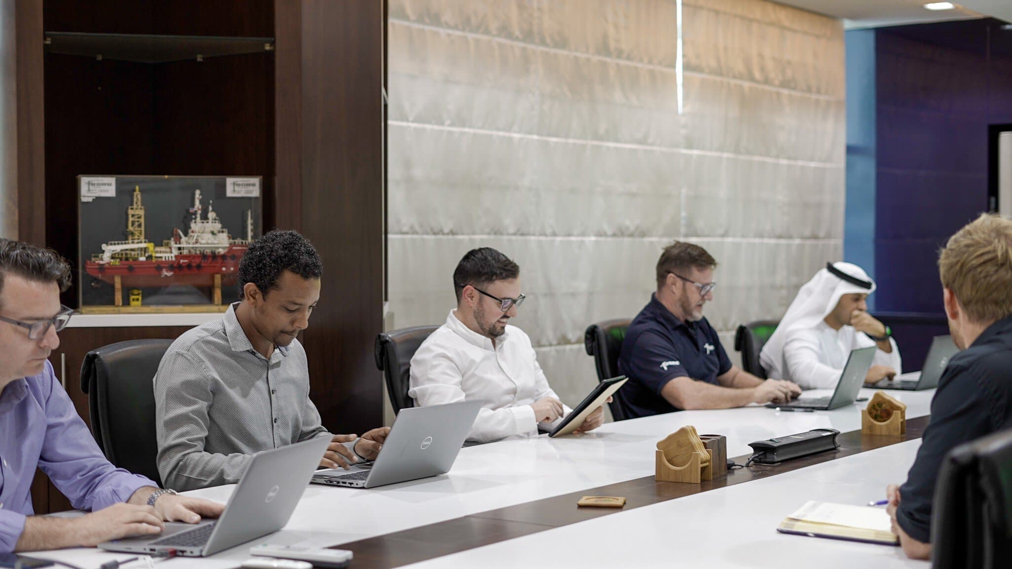 Fugro personnel working in the Abu Dhabi office
Computer,  fugro employee, Photograph - Fugro owned,  Human,  office environment,  Pc,  people in the office,  Electronics,  Person
Fugro personnel working in the Abu Dhabi office