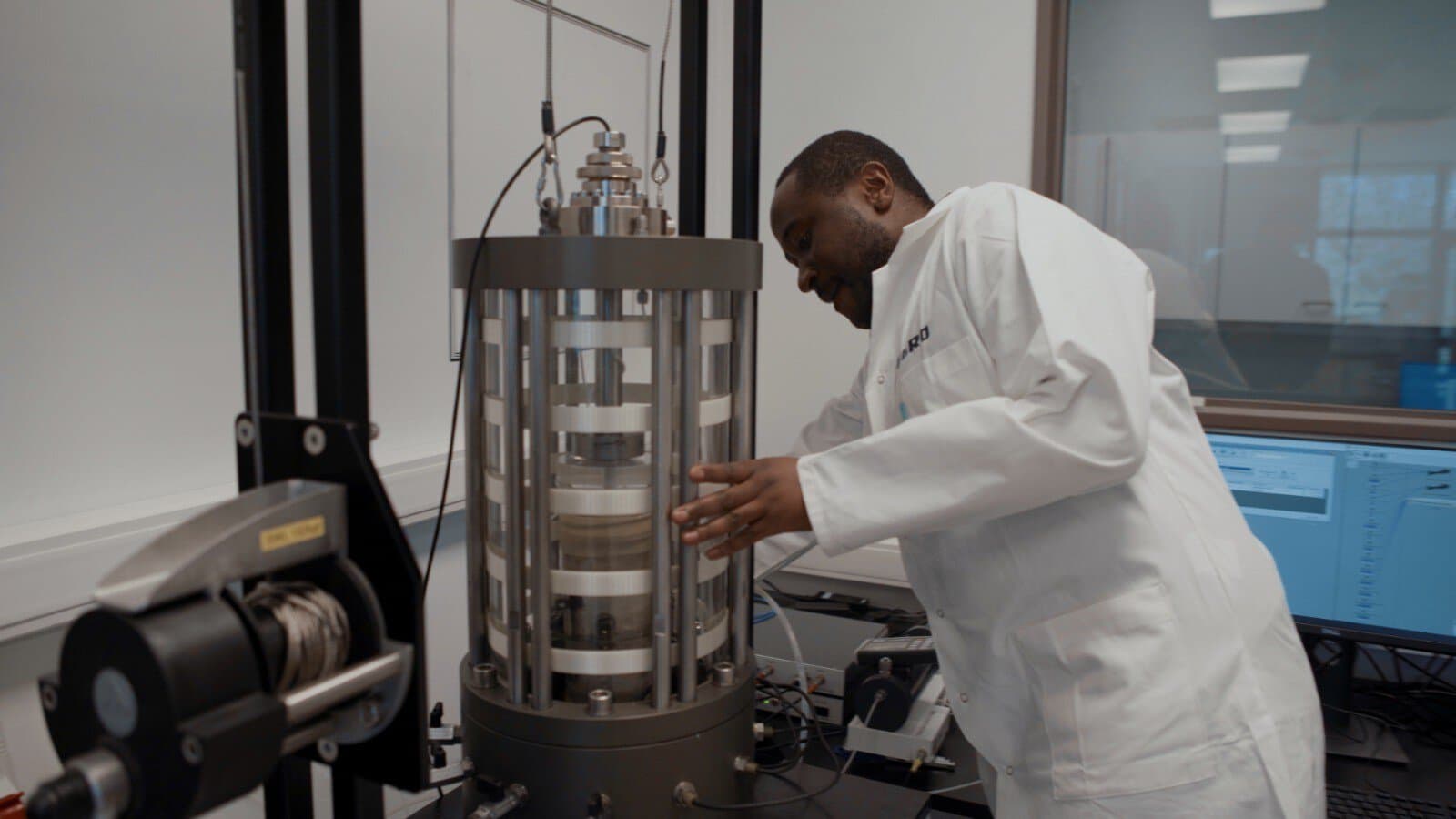 Dr Ars�ne Mango, Fugro�s laboratory engineer, setting up a cyclic triaxial test with Gmax and axial and radial small strain stiffness measurements