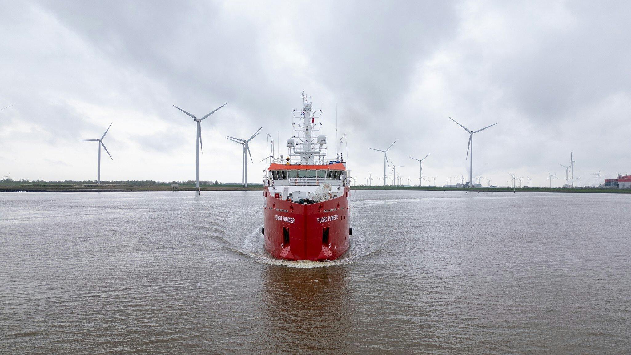 Fugro Pioneer leaving the dock in Delfzijl after methanol conversion